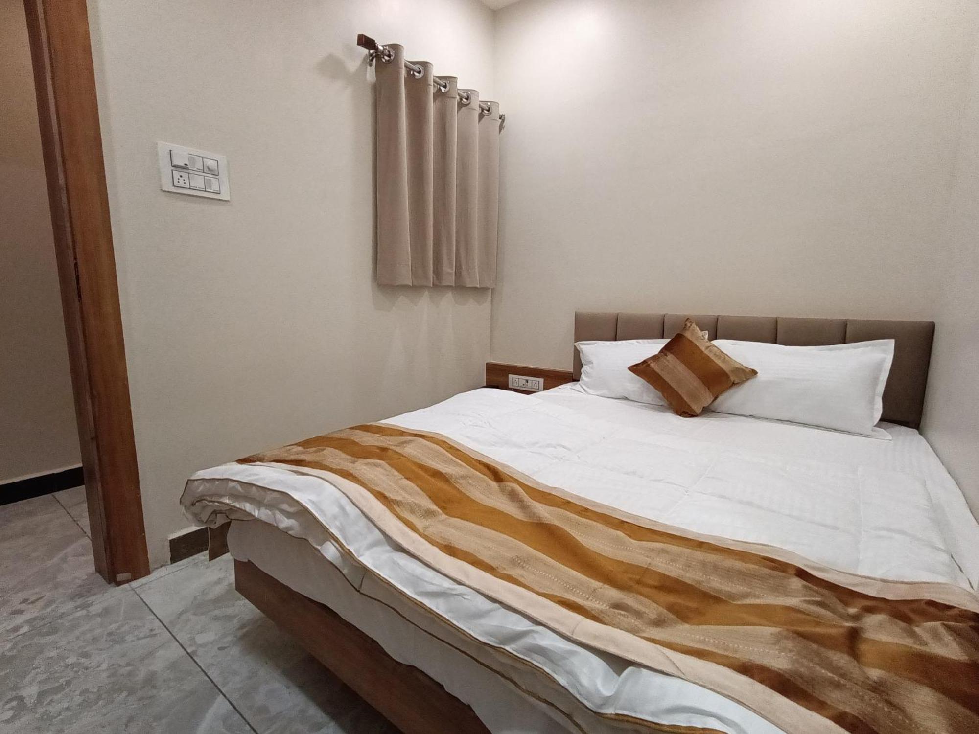 Shree Shyamraj Hotel Уджайн Екстериор снимка