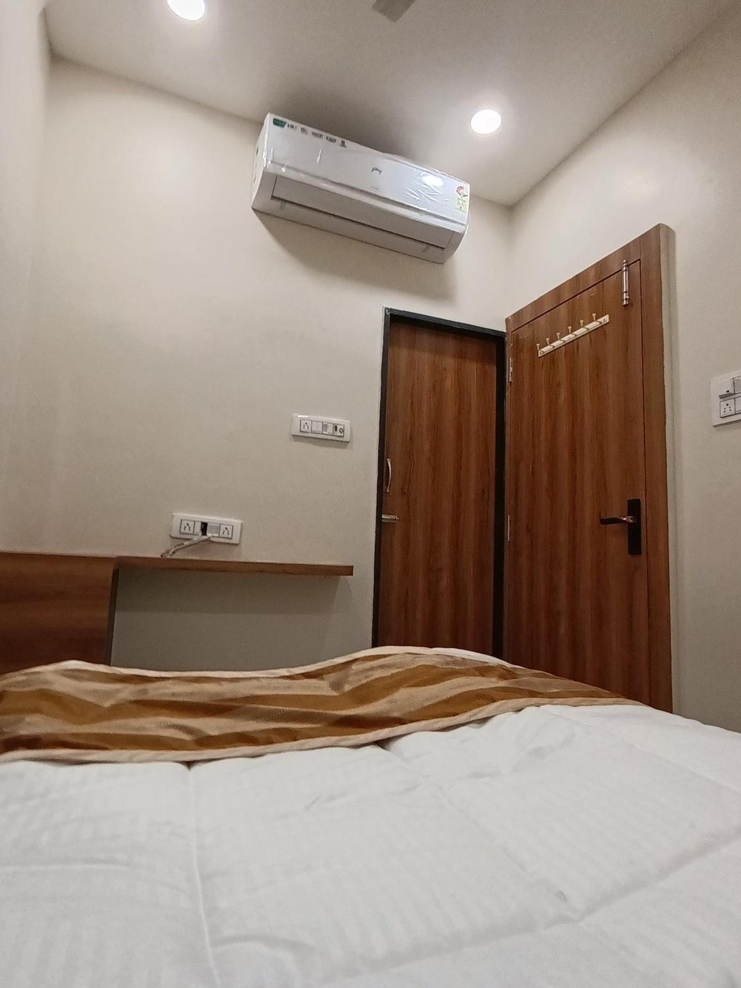 Shree Shyamraj Hotel Уджайн Екстериор снимка