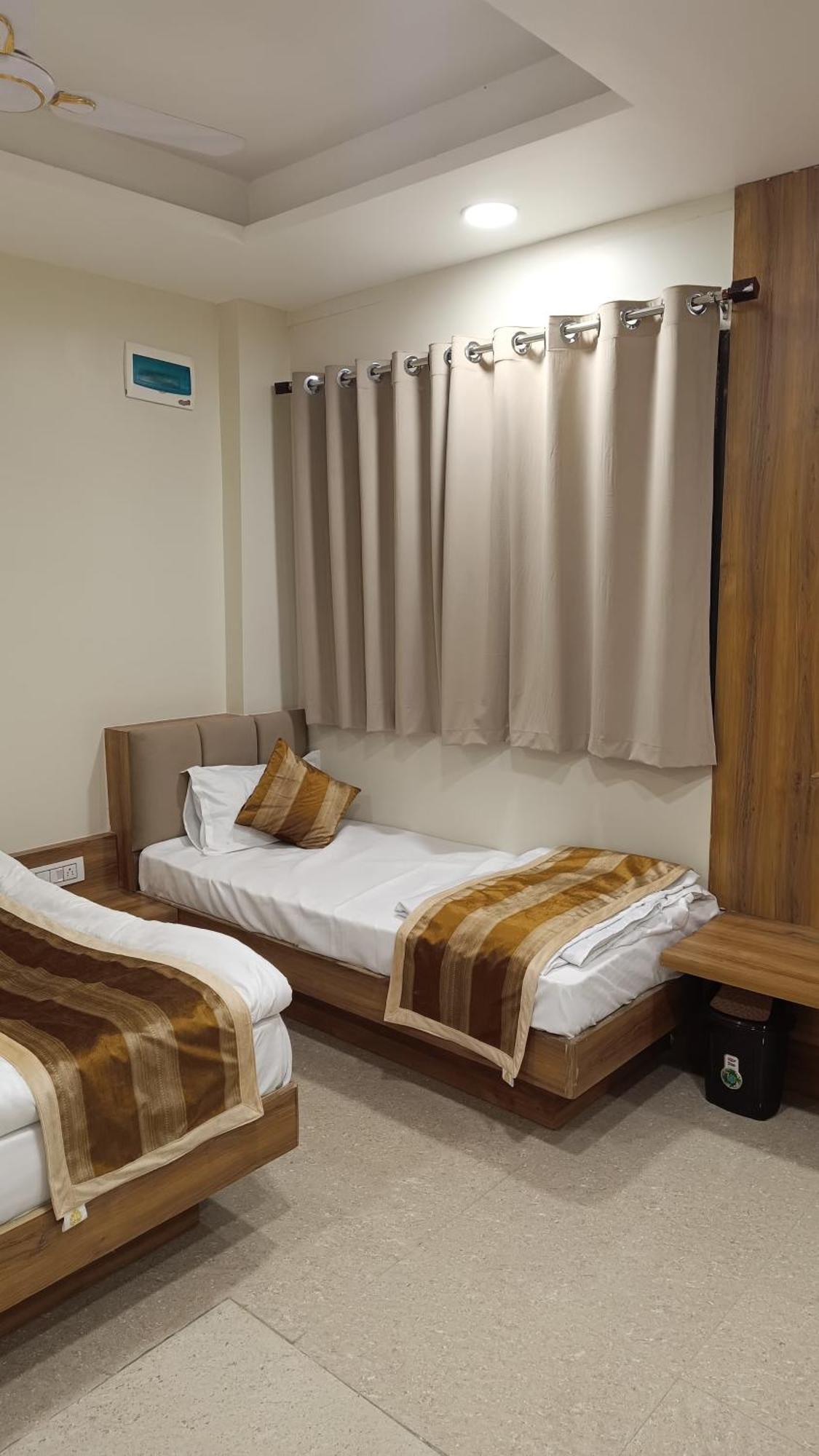 Shree Shyamraj Hotel Уджайн Екстериор снимка