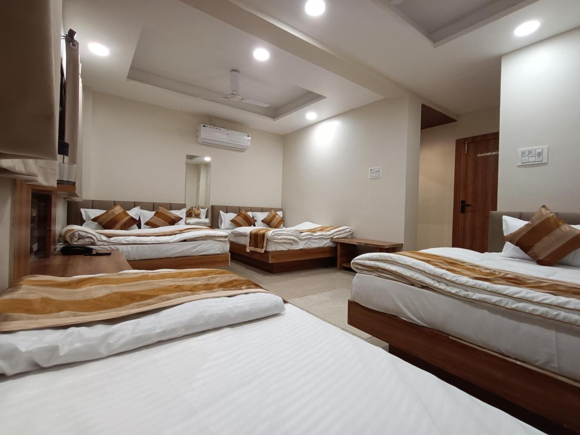 Shree Shyamraj Hotel Уджайн Екстериор снимка