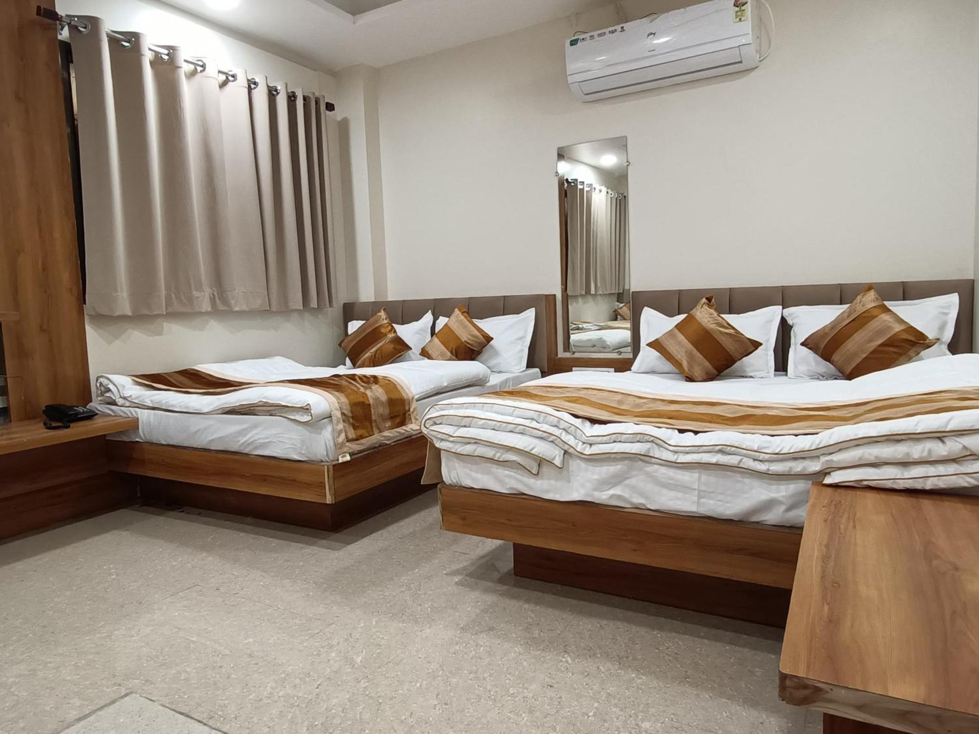 Shree Shyamraj Hotel Уджайн Екстериор снимка