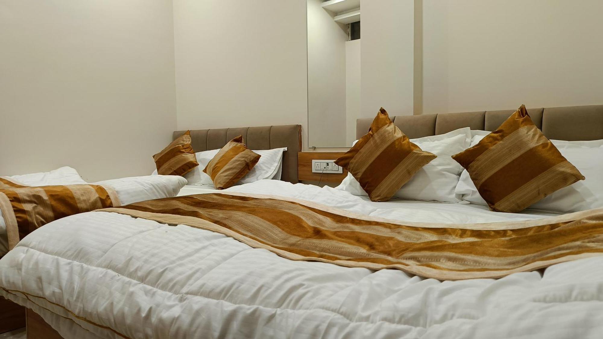 Shree Shyamraj Hotel Уджайн Екстериор снимка