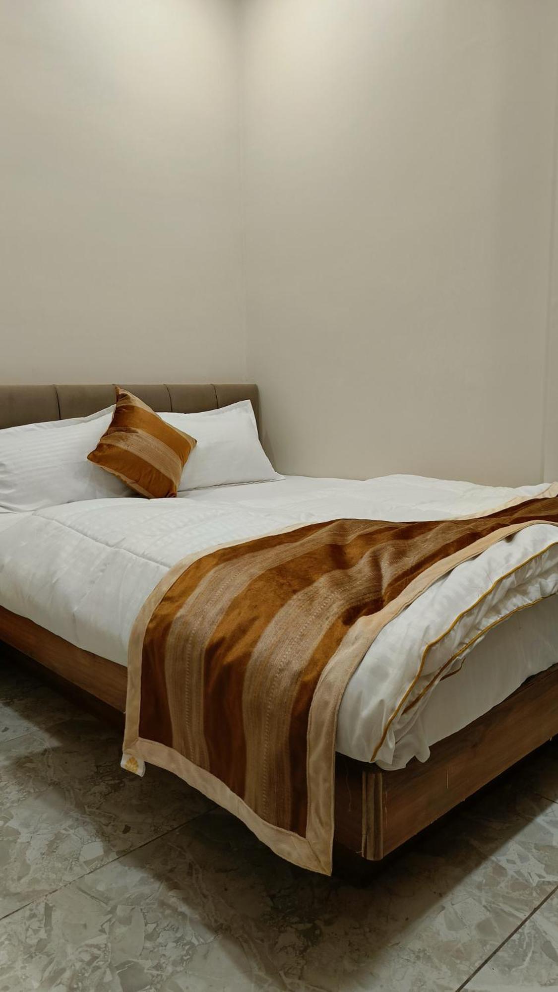 Shree Shyamraj Hotel Уджайн Екстериор снимка