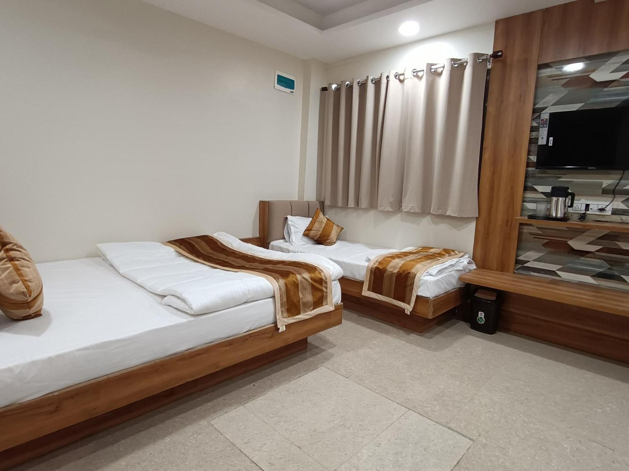 Shree Shyamraj Hotel Уджайн Екстериор снимка