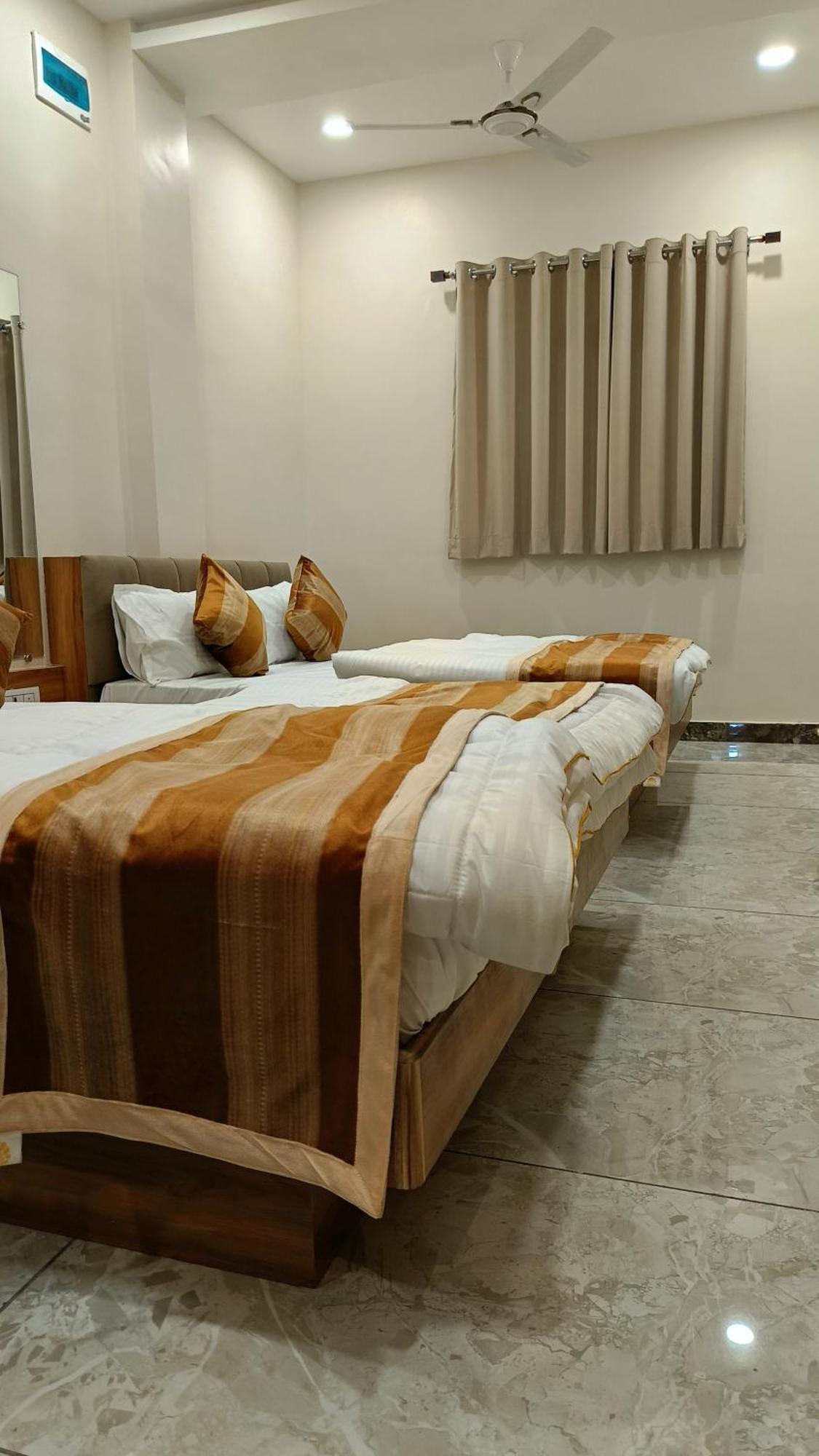 Shree Shyamraj Hotel Уджайн Екстериор снимка