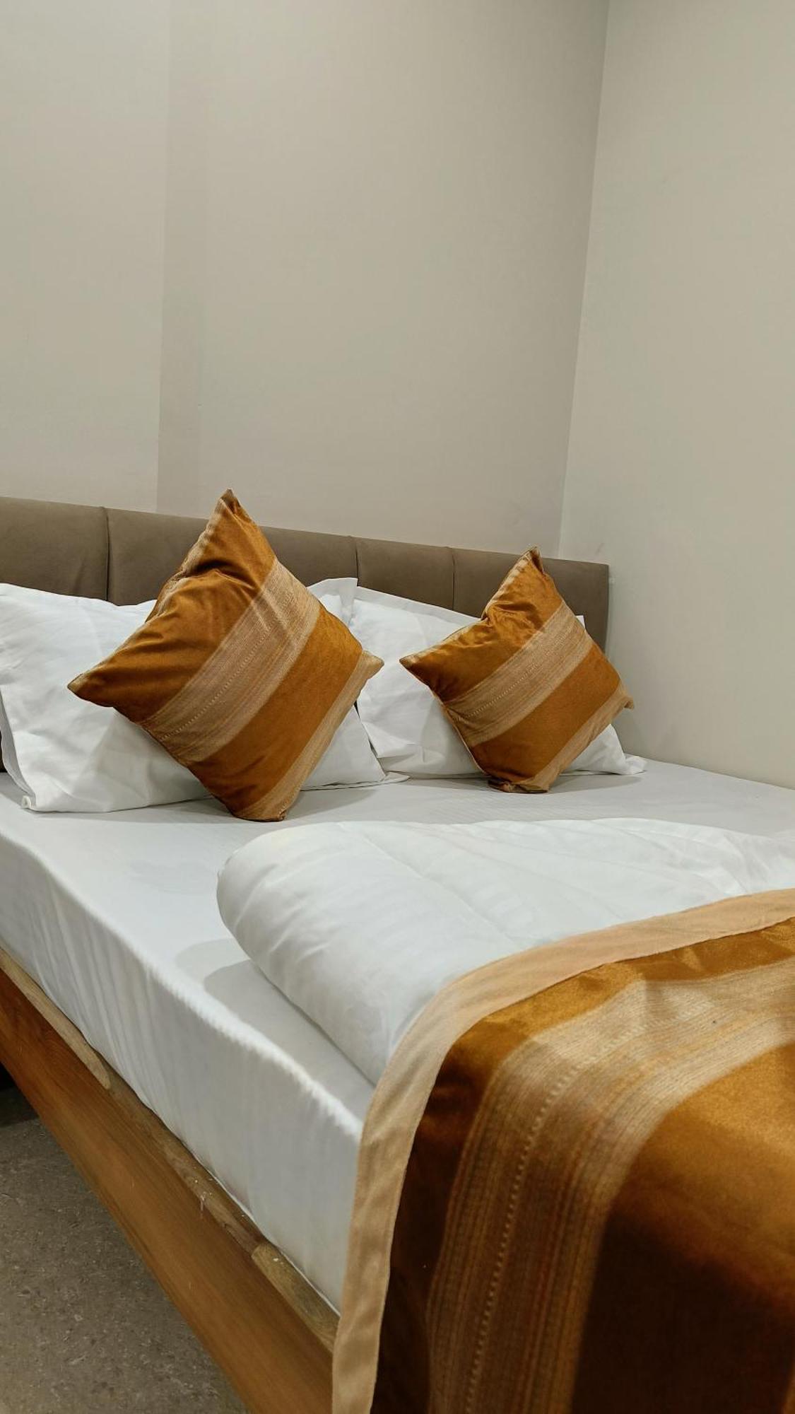 Shree Shyamraj Hotel Уджайн Екстериор снимка