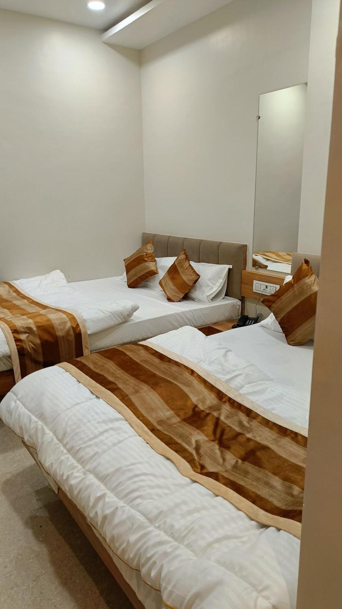 Shree Shyamraj Hotel Уджайн Екстериор снимка
