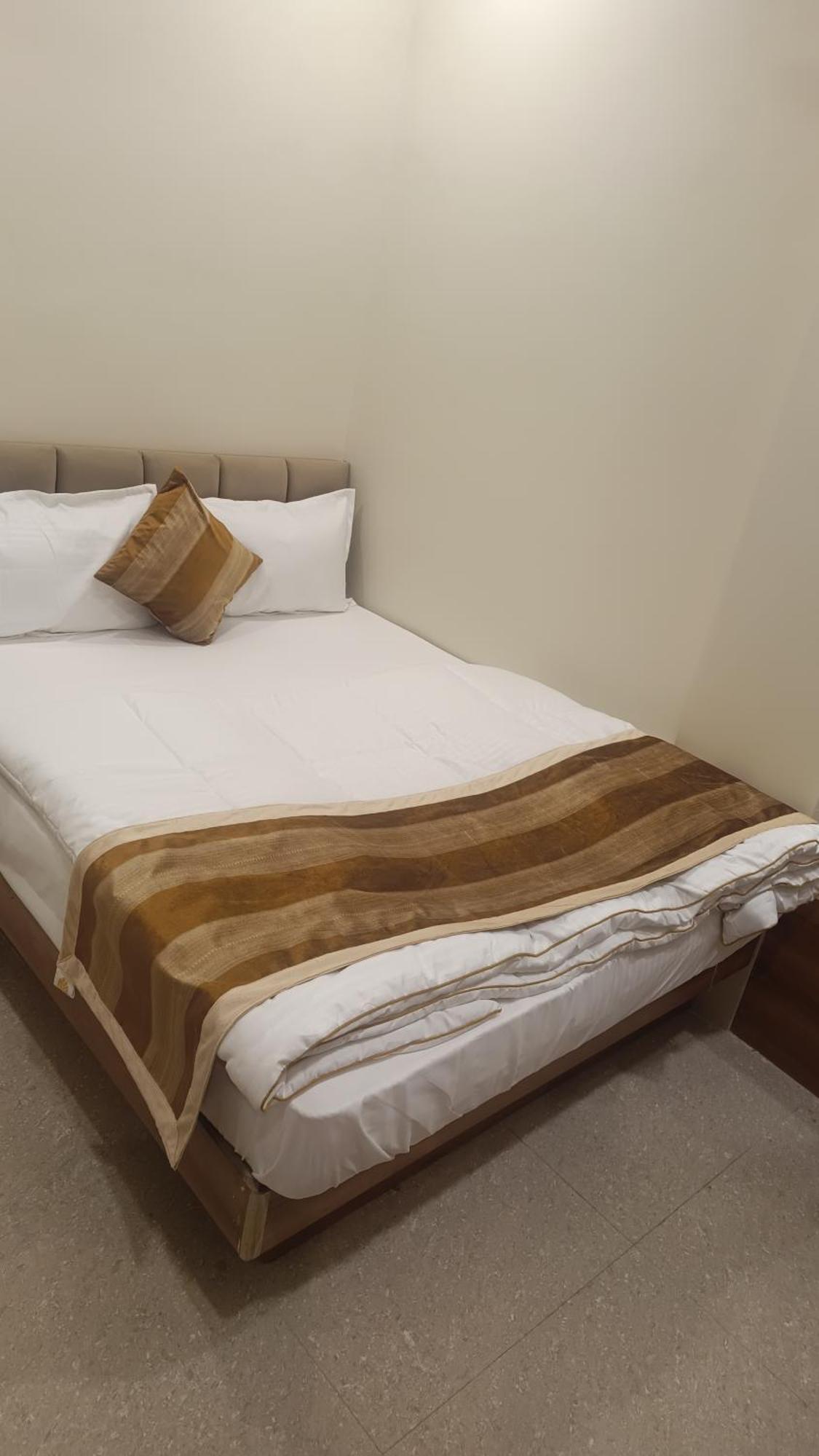 Shree Shyamraj Hotel Уджайн Екстериор снимка